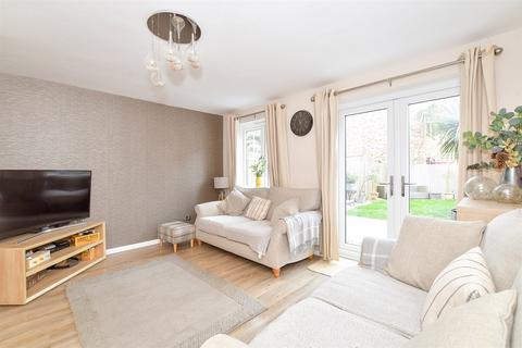 3 bedroom end of terrace house for sale, Carnation Close, Littlehampton BN17