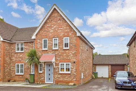 3 bedroom end of terrace house for sale, Carnation Close, Littlehampton BN17