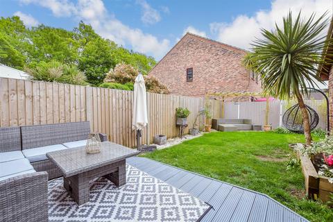 3 bedroom end of terrace house for sale, Carnation Close, Littlehampton BN17