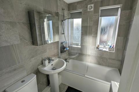 2 bedroom flat for sale, Elmdon Close, Solihull