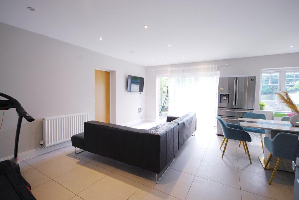 Open Plan Kitchen and Living