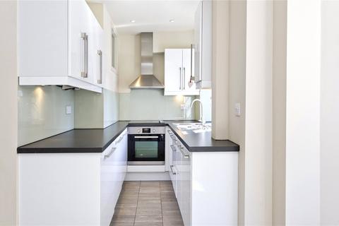 3 bedroom apartment to rent, London W8