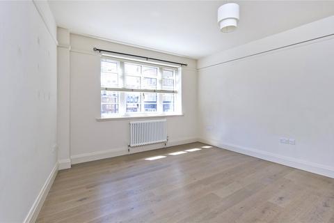 3 bedroom apartment to rent, London W8