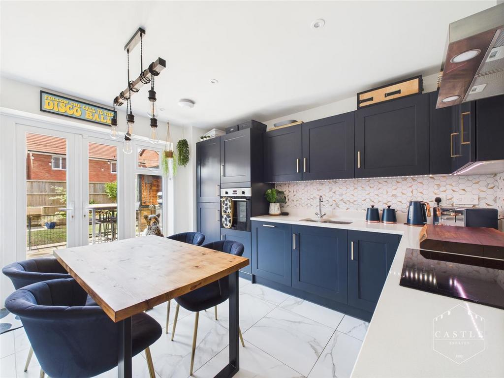 Dining kitchen