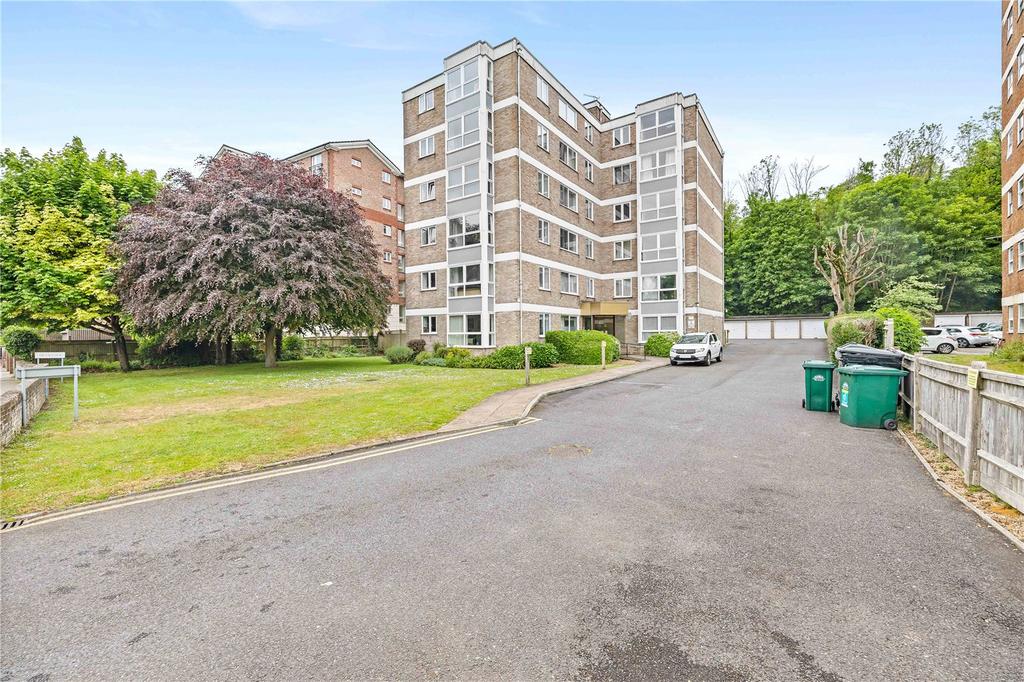 London Road, Patcham, Brighton, East... 2 bed apartment - £300,000