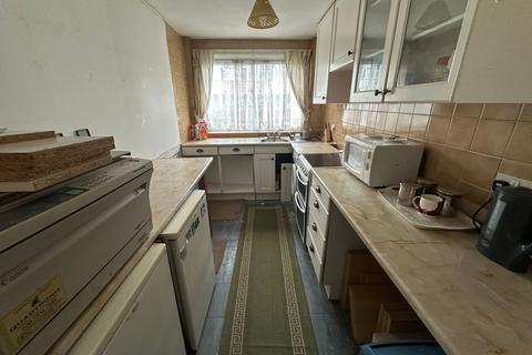 2 bedroom flat to rent, London E11
