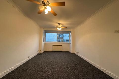 2 bedroom flat to rent, London E11