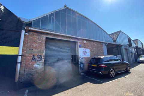 Warehouse to rent, Fowler Road, Hainault