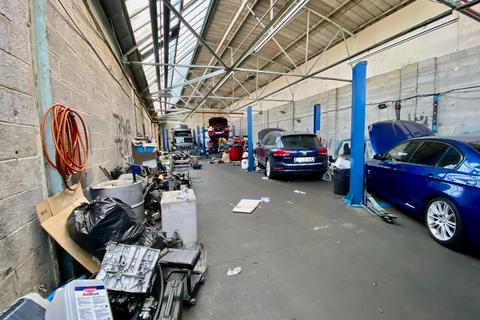 Warehouse to rent, Fowler Road, Hainault