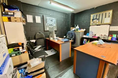 Warehouse to rent, Fowler Road, Hainault