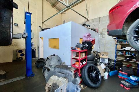 Warehouse to rent, Fowler Road, Hainault