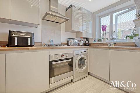 8 Loweswater Way, West Thurrock, Grays, RM20 3BH