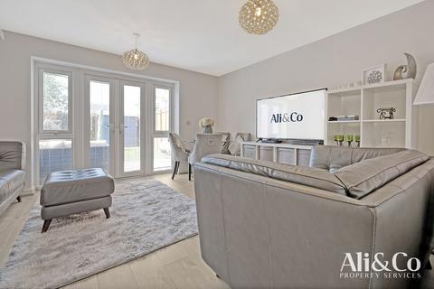 8 Loweswater Way, West Thurrock, Grays, RM20 3BH