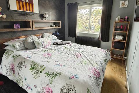 3 bedroom semi-detached house for sale, Fieldhurst Court, Bradford BD4