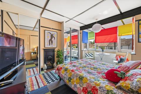12 Hill Crescent, Surbiton, KT5 8DP