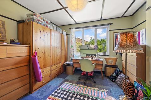 12 Hill Crescent, Surbiton, KT5 8DP