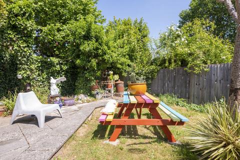 12 Hill Crescent, Surbiton, KT5 8DP