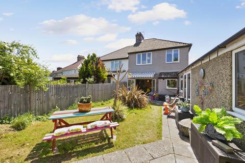 12 Hill Crescent, Surbiton, KT5 8DP