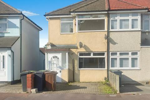 Third Avenue, Dagenham RM10