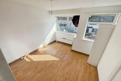 undefined, Third Avenue, Dagenham RM10