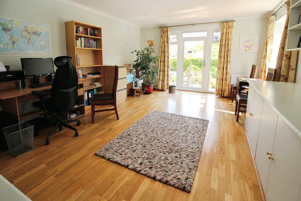 Bedroom/Home Office