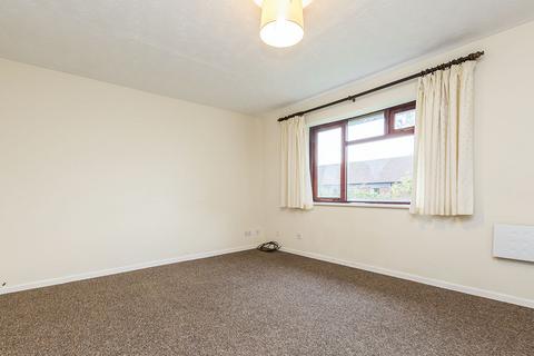 2 bedroom apartment to rent, Longley Close, Preston PR2