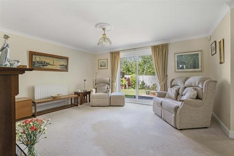14 Edis Way, Foxton, Cambridge, CB22 6RW