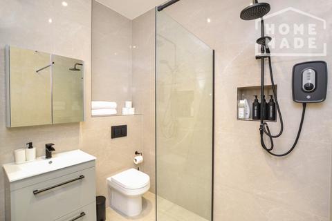 2 bedroom flat to rent, Avenir Court, N12
