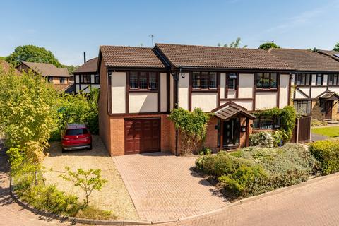 4 bedroom detached house for sale, Knighton Close, Crawley RH10
