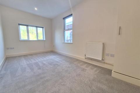 2 bedroom flat to rent, Bridge Street