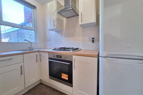 2 bedroom flat to rent, Bridge Street