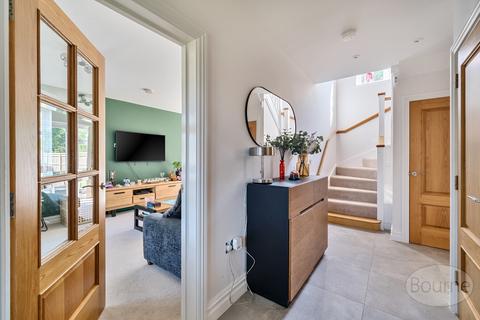1 Consort Drive, Leatherhead, KT22 0AT