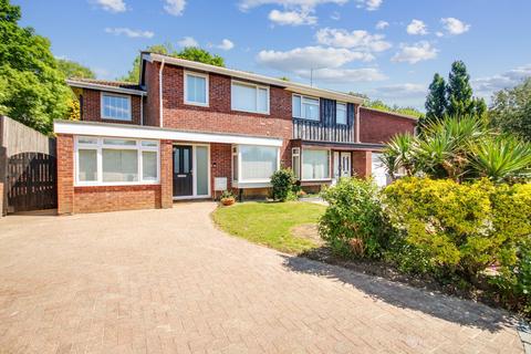 17 Buckingham Drive, East Grinstead, RH19 4RL