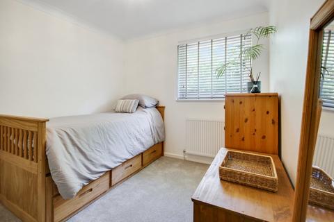 17 Buckingham Drive, East Grinstead, RH19 4RL
