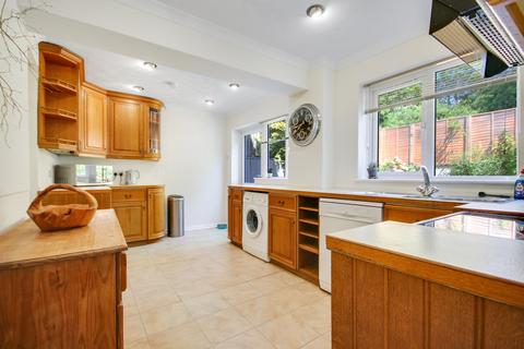 17 Buckingham Drive, East Grinstead, RH19 4RL