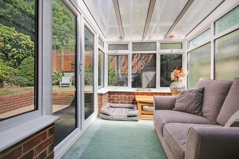 17 Buckingham Drive, East Grinstead, RH19 4RL