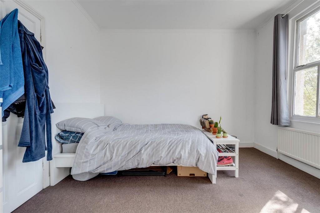 9. Bed 4 Ang 2.jpg