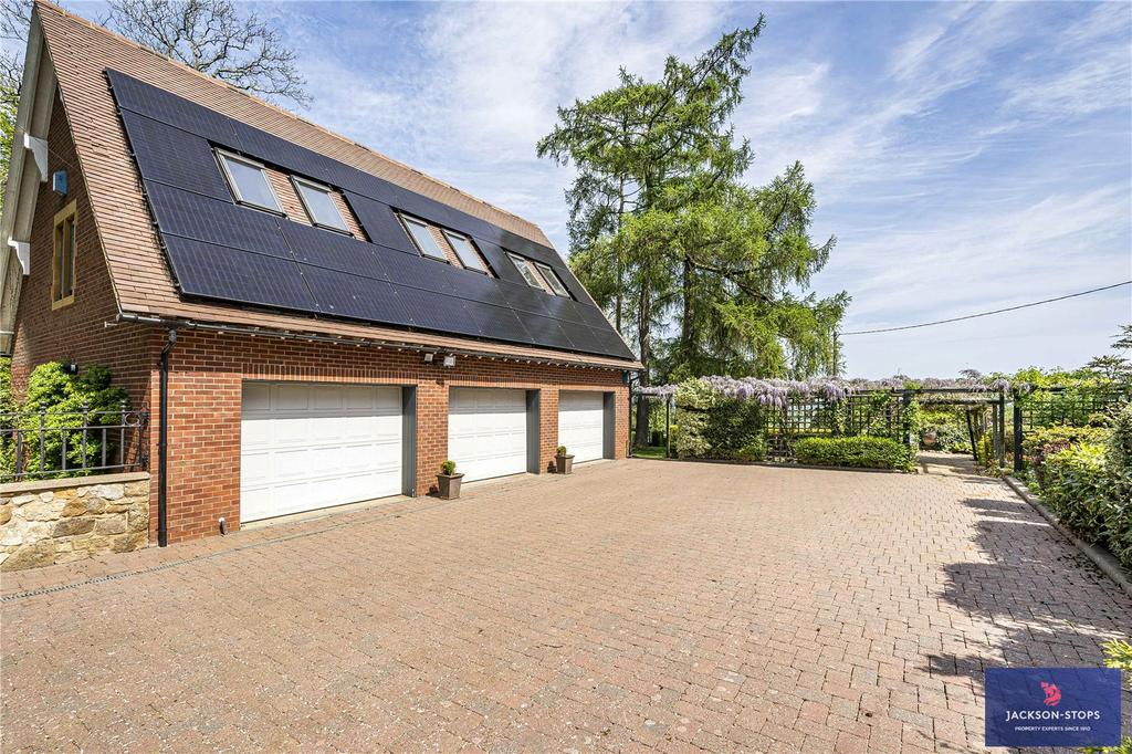 Garage &amp; Annexe