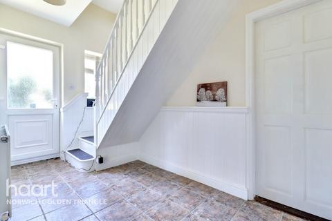 3 bedroom semi-detached house for sale, Station Road, Wymondham