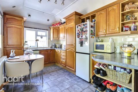 3 bedroom semi-detached house for sale, Station Road, Wymondham
