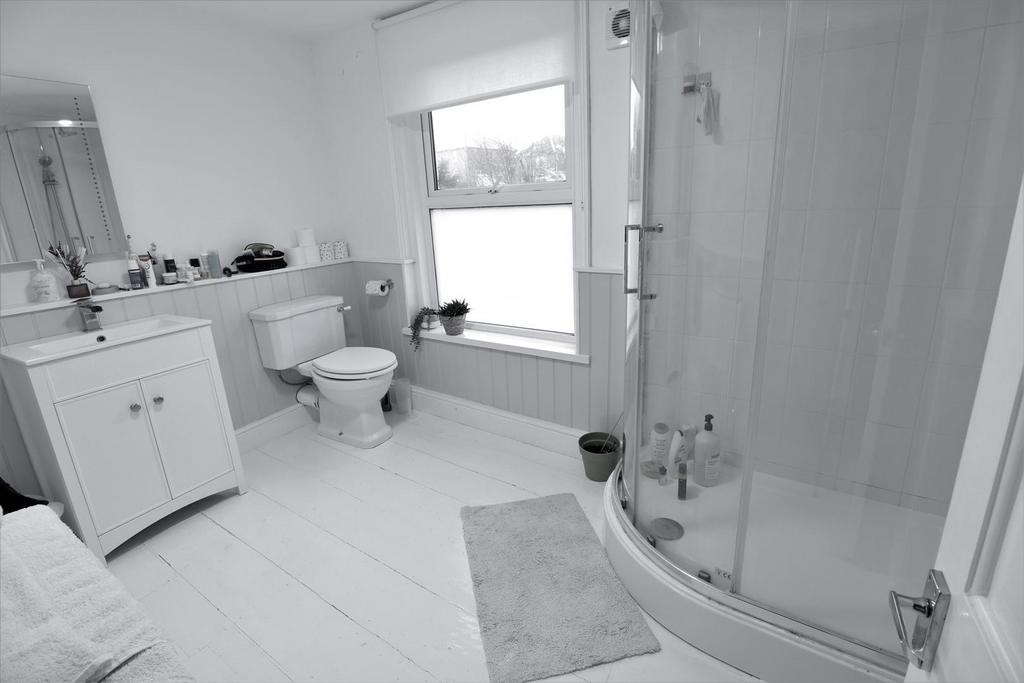 Shower Room Adj.jpg