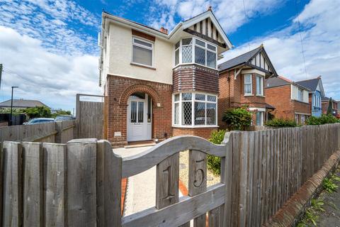 3 bedroom detached house for sale, Worsley Road, Gurnard PO31