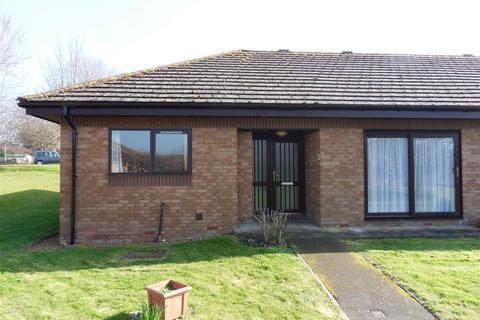 2 bedroom bungalow for sale, Fairlee Road, Newport PO30
