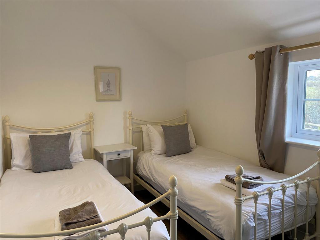 Twin room new.jpg
