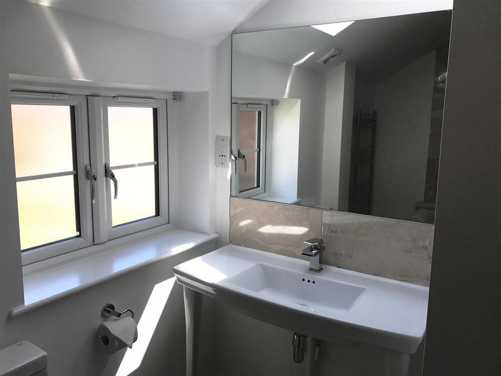 Typical upstairs bathroom 2.JPG