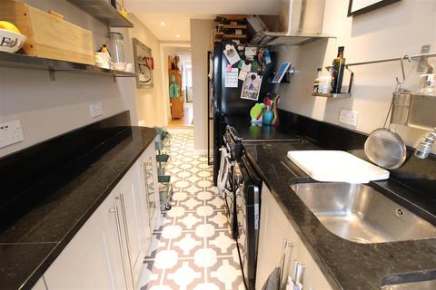 2 bedroom house for sale, Bernard Road, Cowes PO31