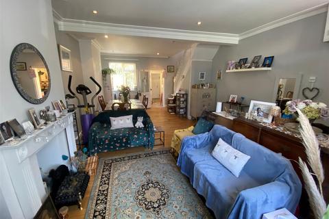 2 bedroom house for sale, Chivers Road, London
