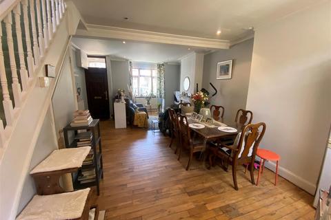 2 bedroom house for sale, Chivers Road, London