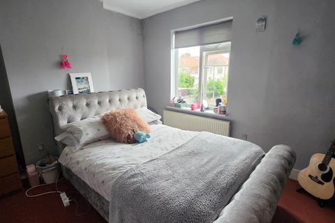 2 bedroom house for sale, Chivers Road, London