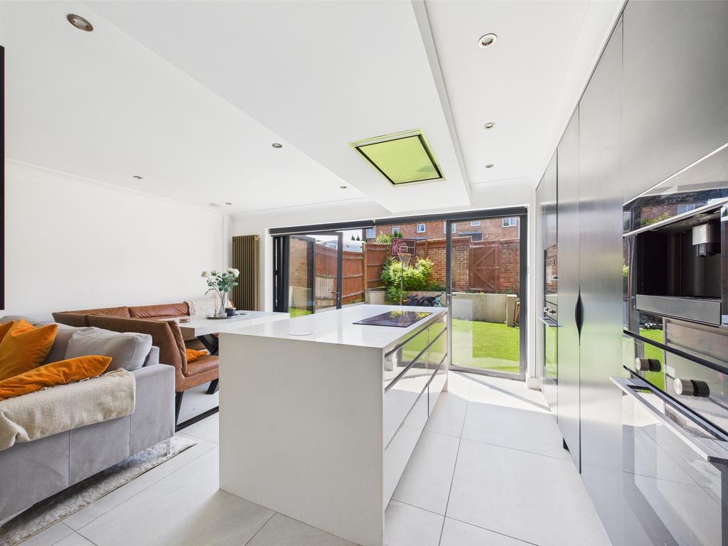 Cam01354 g0 pr0508 still005